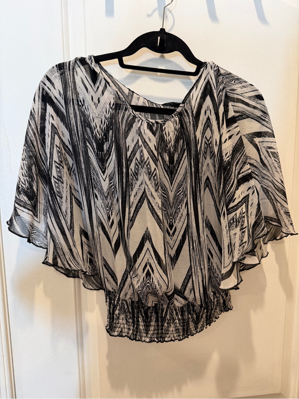 Iz Byer Black and White Chevron Flutter-Sleeve Blouse